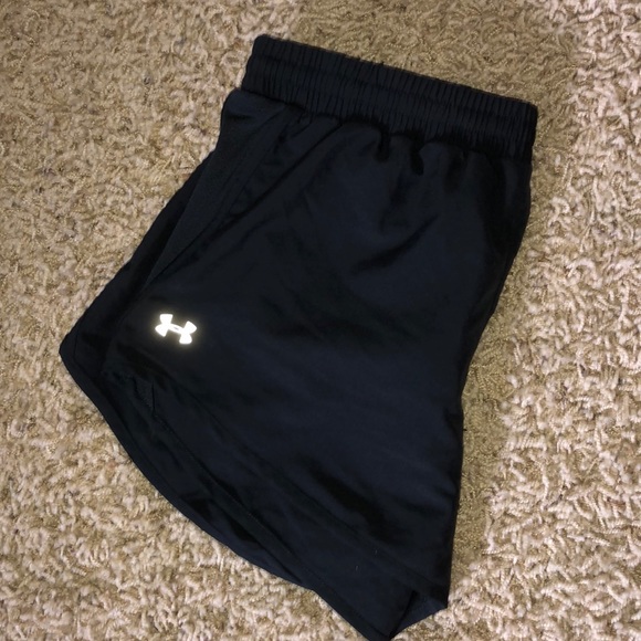 Under Armour Shorts - Picture 2 of 3